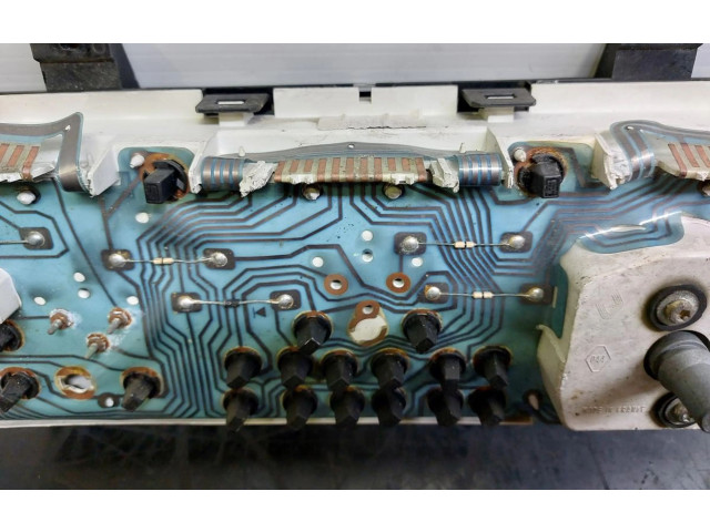 Блок предохранителей  7700841348   Renault Clio I    