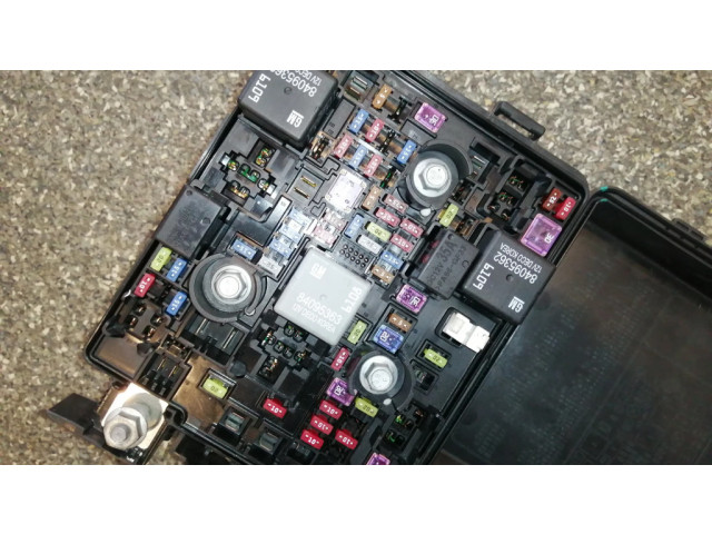 Pojistková skříňka 42733198, 30959L Buick Encore II 2021