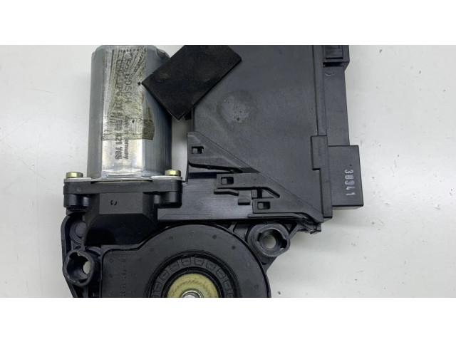 Передний двигатель механизма для подъема окон