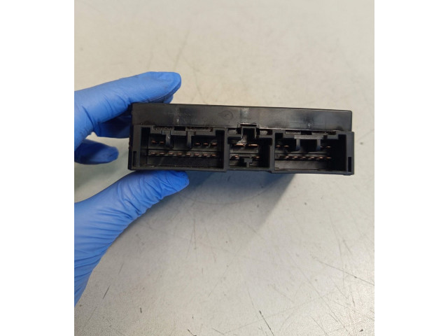   Pojistková skříňka 8921130020   Lexus GS 300 350 430 450H 2007