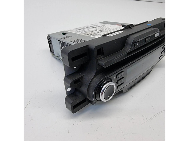 Радио/ проигрыватель CD/DVD / навигация