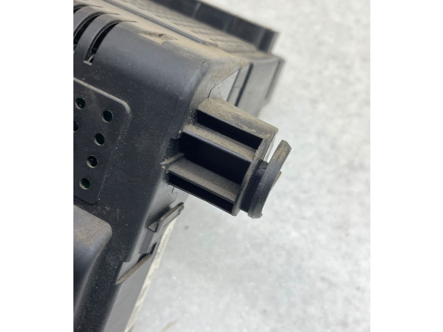 Блок предохранителей 30765646, 06W133   Volvo V70    