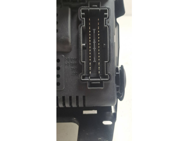 Блок предохранителей 30728539, 12243769 Volvo XC90