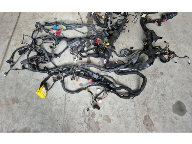 Pojistková skříňka 7P0937548F Volkswagen Touareg II 2013