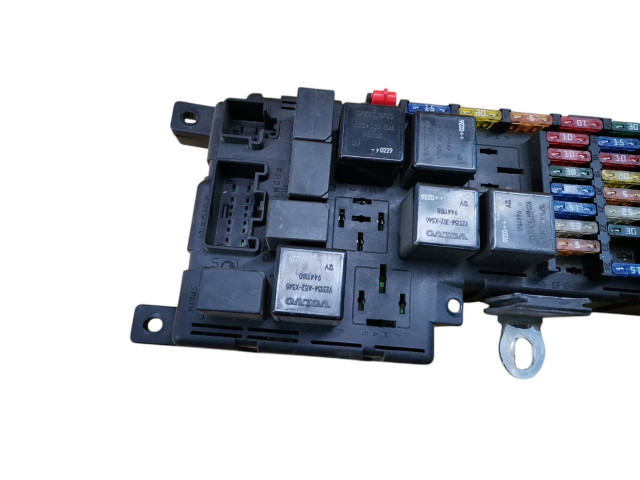 Блок предохранителей 8678449, 518787205 Volvo S80