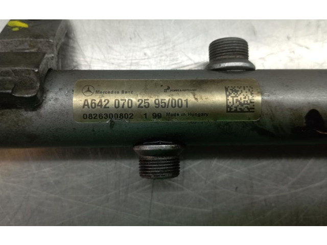 Vstřikovací lišta A6420702595, 001 Mercedes-Benz E W212 OM 642.850