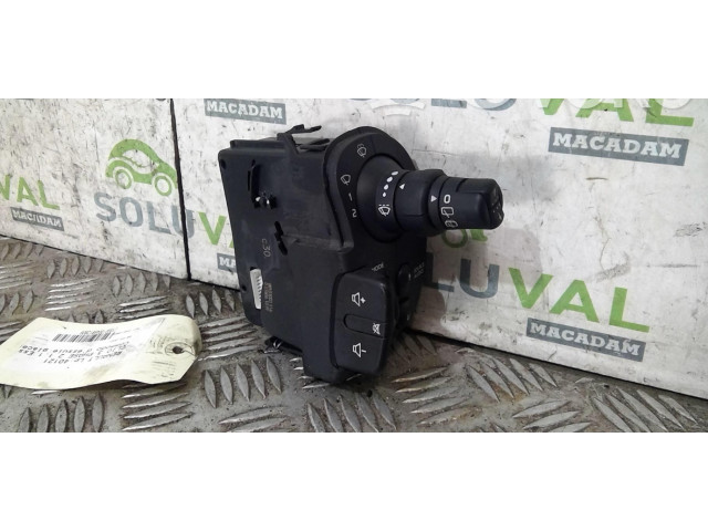 Ручка стеклоочистителей 8201590631 Renault Clio III