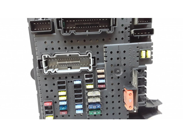 Блок предохранителей 30728512, 28017881   Volvo V70    