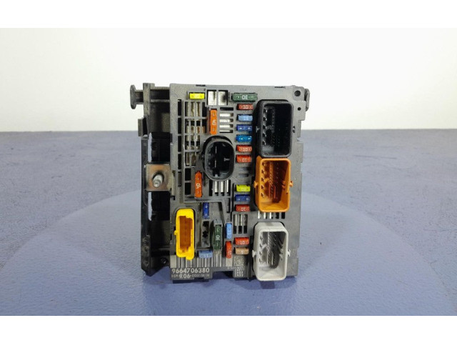 Блок предохранителей  9664706380, 9664706380   Peugeot Expert    