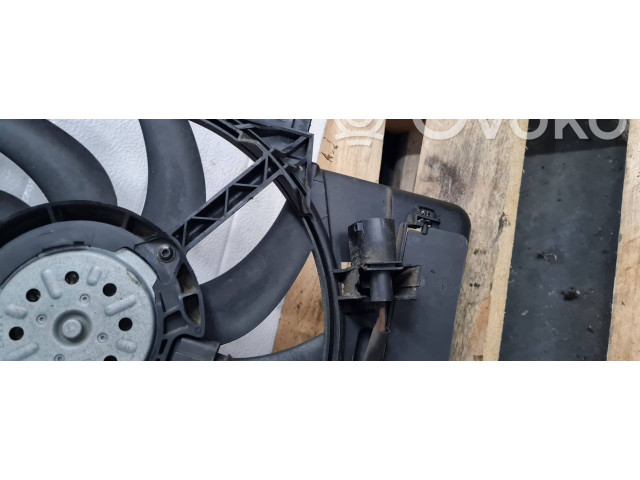 Вентилятор радиатора     8K0121003P    Audi Q5 SQ5 