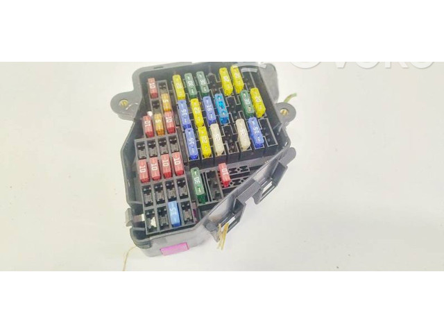 Блок предохранителей     Audi A4 S4 B5 8D    