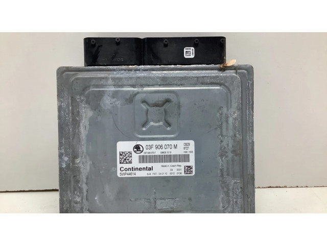 Блок управления двигателя 03F906070M   Skoda Yeti (5L)