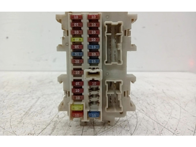 Pojistková skříňka 1052918 Nissan Navara 2011