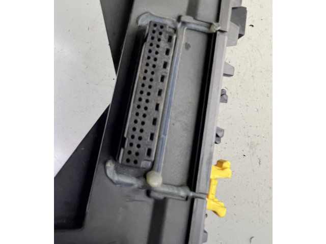 Блок предохранителей 04692087AB, L0023294AB   Jeep Grand Cherokee (WK)    