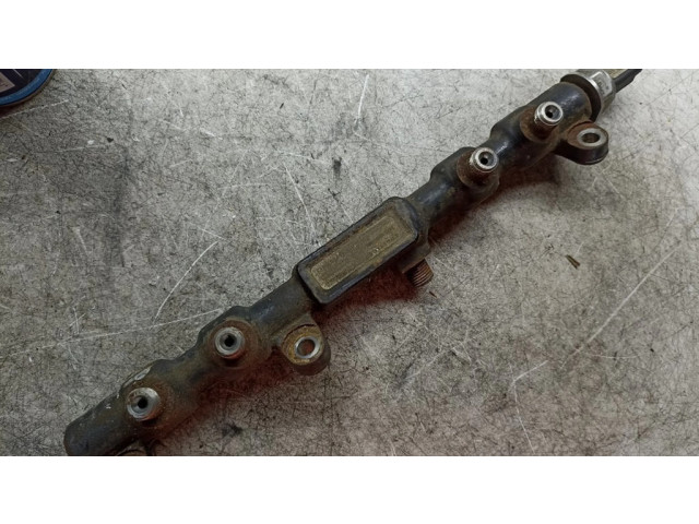 Топливная рампа 2S7Q9D280AD Ford Mondeo Mk III 2.0