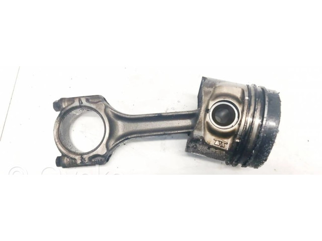 Píst 2011F   Chrysler Voyager  pro naftový motor 2.5  