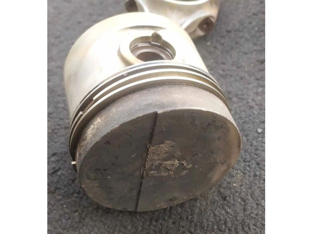 Поршень с шатуном M115 62108 Mercedes-Benz W123