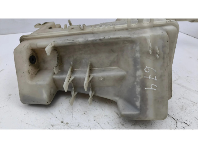 Бачок оконной жидкости    