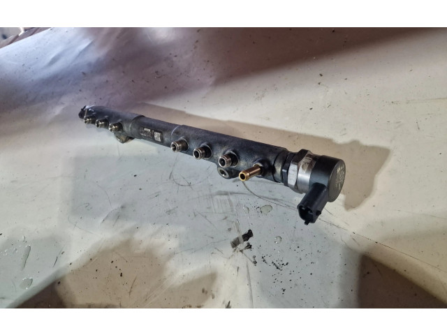 Топливная рампа 0281002712   Volvo V70  