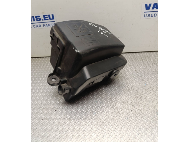 Блок предохранителей 243809584R, M0U7103 Dacia Sandero