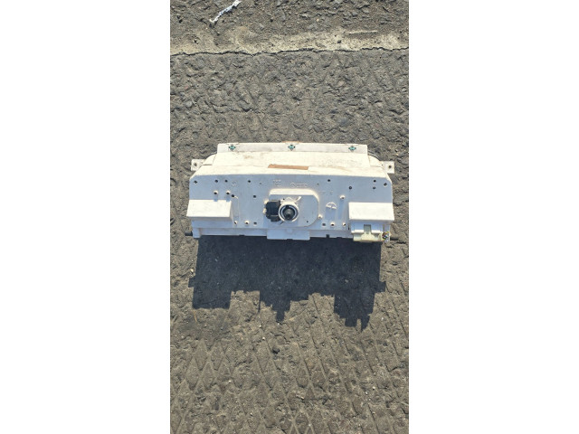 Панель приборов 81117621   Volkswagen PASSAT B3       