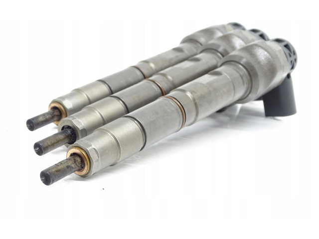 Форсунка 03L130277Q    Volkswagen PASSAT B7   