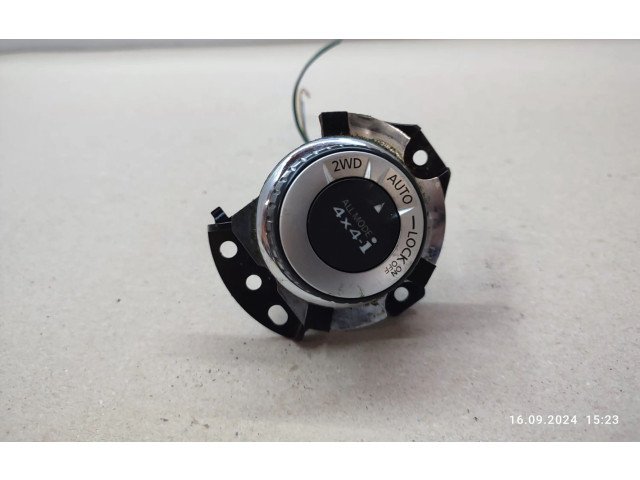 Pojistková skříňka Включатель блокировки дифференциалов 969U74CE2A Nissan X-Trail T32 2016