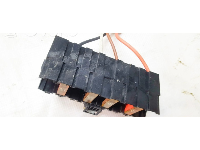 Pojistková skříňka Peugeot Partner 2005