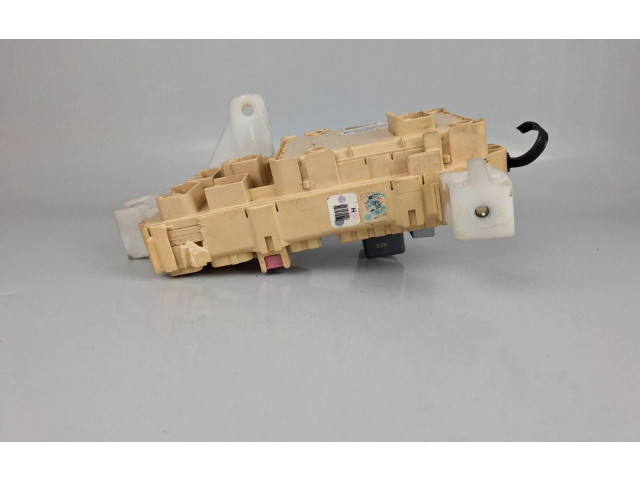 Блок предохранителей 892210F010   Toyota Corolla Verso AR10    