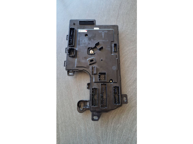 Блок комфорта 107867390H Tesla Model 3