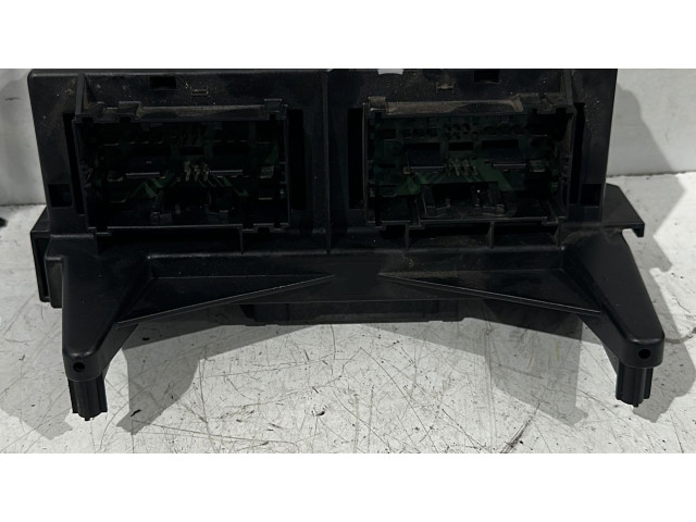 Блок предохранителей    Jeep Cherokee III KJ    