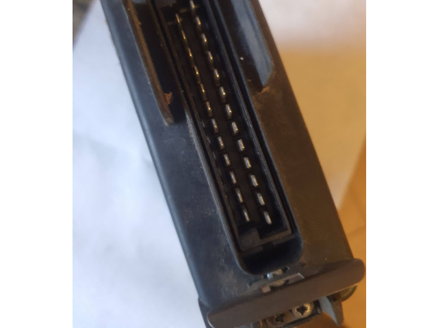 Блок управления двигателя 0280800104, 811906264   Volkswagen Golf II