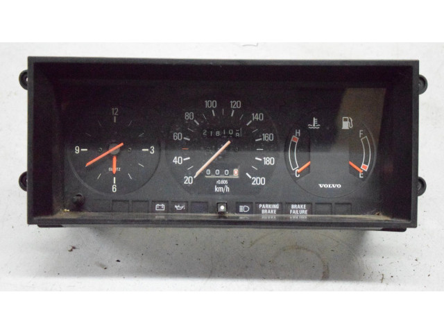 Přístrojová deska Volvo 240 1983