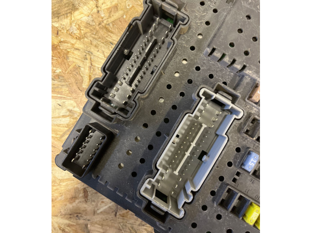 Блок предохранителей 30786646, 28080156 Volvo V70