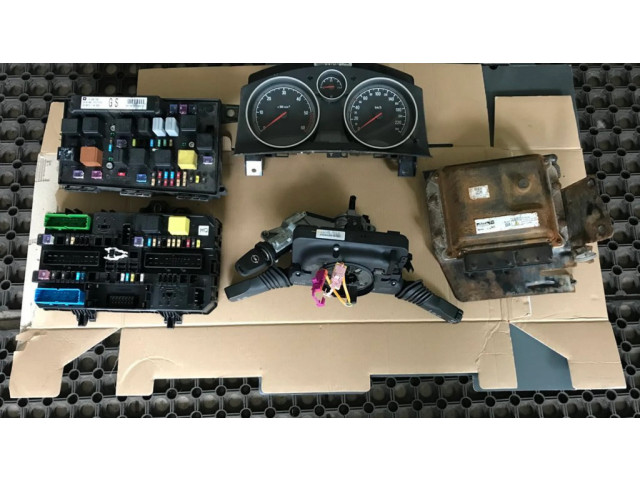 Řídící jednotka 8981131722, 2758008174   Opel Zafira B 2009