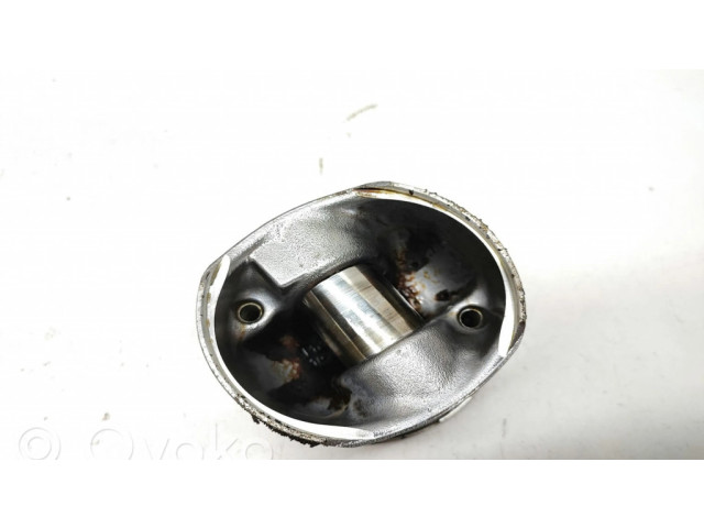 Píst BMW 5 F10 F11 pro naftový motor 2.0 N47D20C