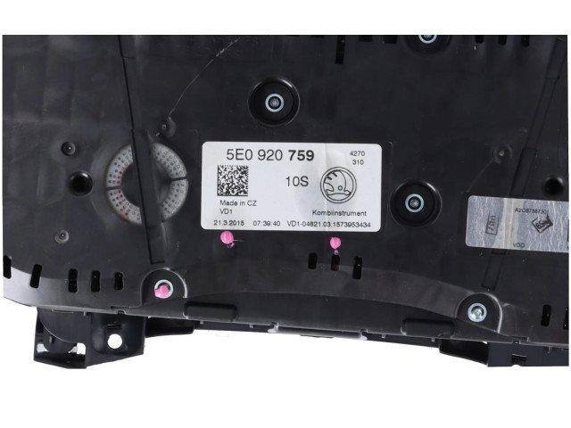 Панель приборов 5E0920759 Skoda Octavia Mk3 (5E)