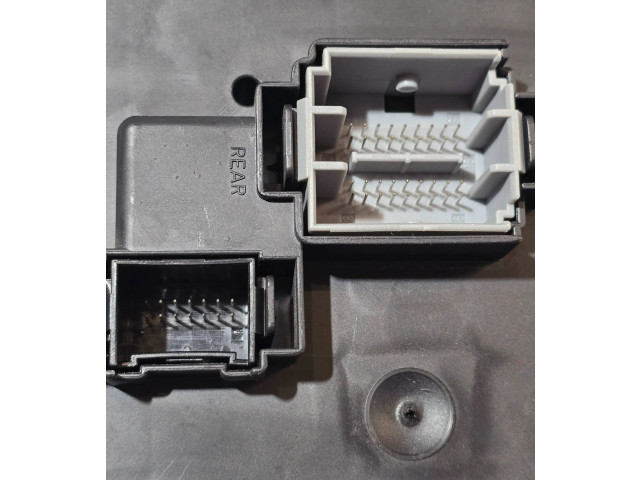 Блок предохранителей 30786646, 07W163 Volvo S60