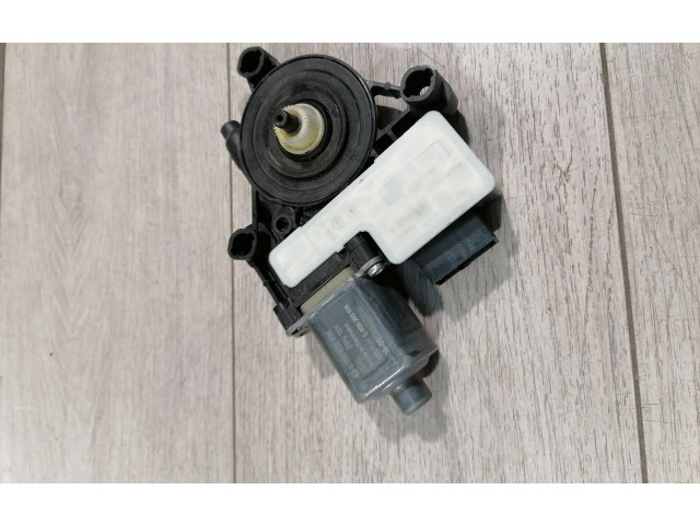 Комплект электрического механизма для подъема окна 5Q0959812E Skoda Octavia Mk3 (5E)