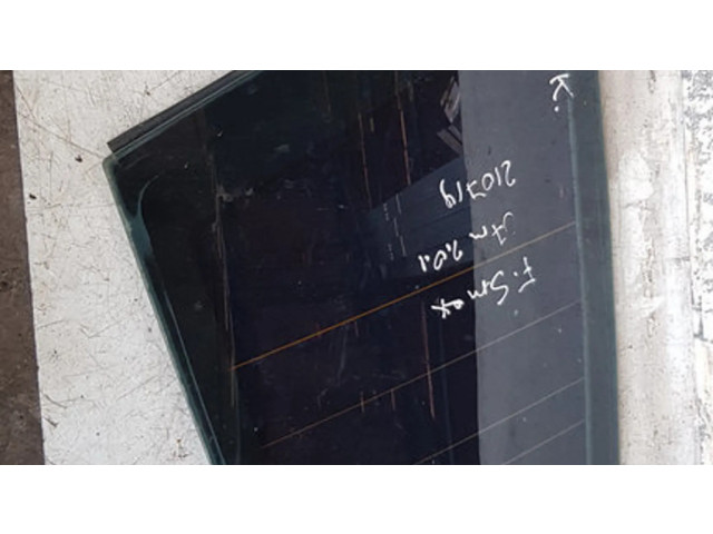 Заднее боковое стекло кузова