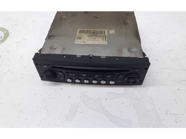 Радио/ проигрыватель CD/DVD / навигация