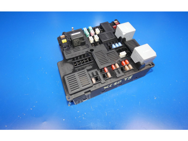 Блок предохранителей 31473588, 16040   Volvo XC90    