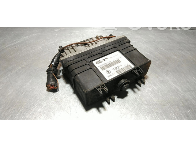 Řídící jednotka 032906030AG   Skoda Felicia I 2000