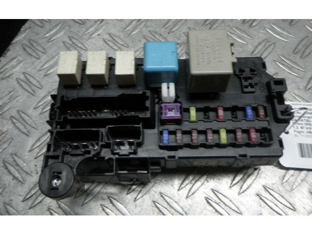 Блок предохранителей Daihatsu Sirion