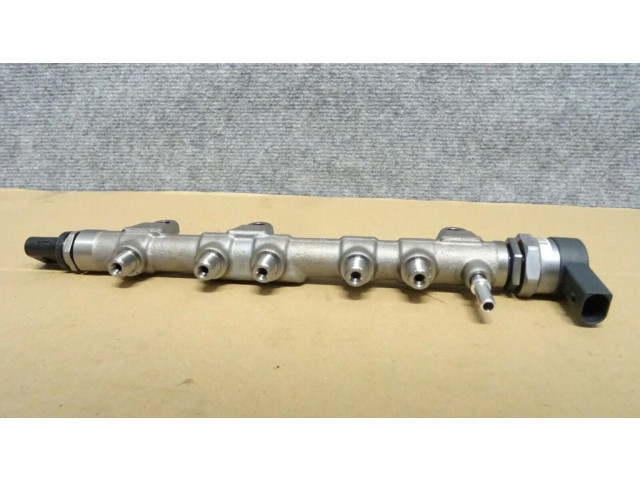 Vstřikovač 8514148 BMW 5 F10 F11 pro naftový motor 2.0