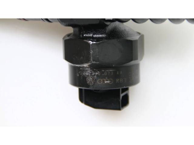 Форсунка 038130073AA    Volkswagen Bora  ALH,AGR 