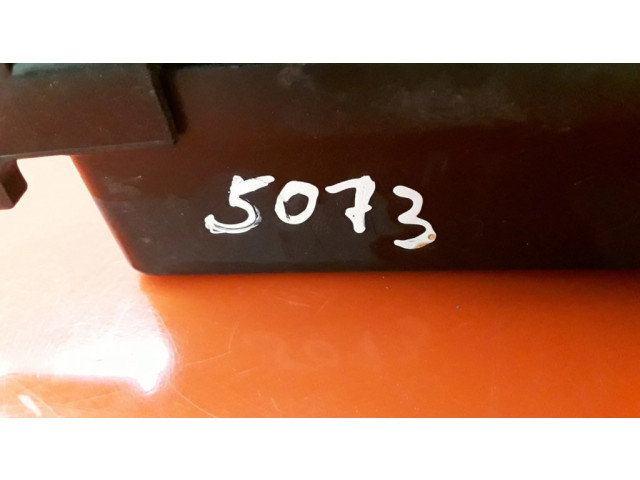 Блок предохранителей MR409811 Mitsubishi Pajero Sport I