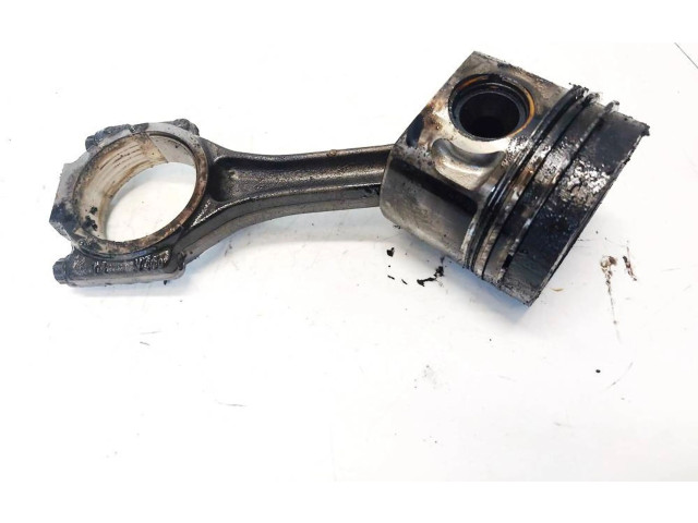 Píst Volkswagen PASSAT B5.5