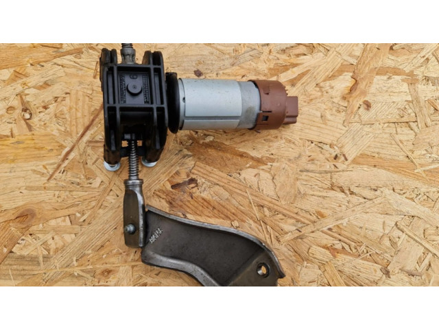 Сиденье управления двигателем