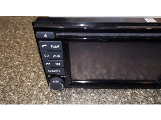 Радио/ проигрыватель CD/DVD / навигация